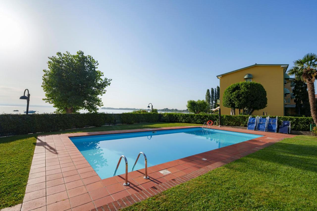 Lake Apartment Primea Sirmione Exterior photo